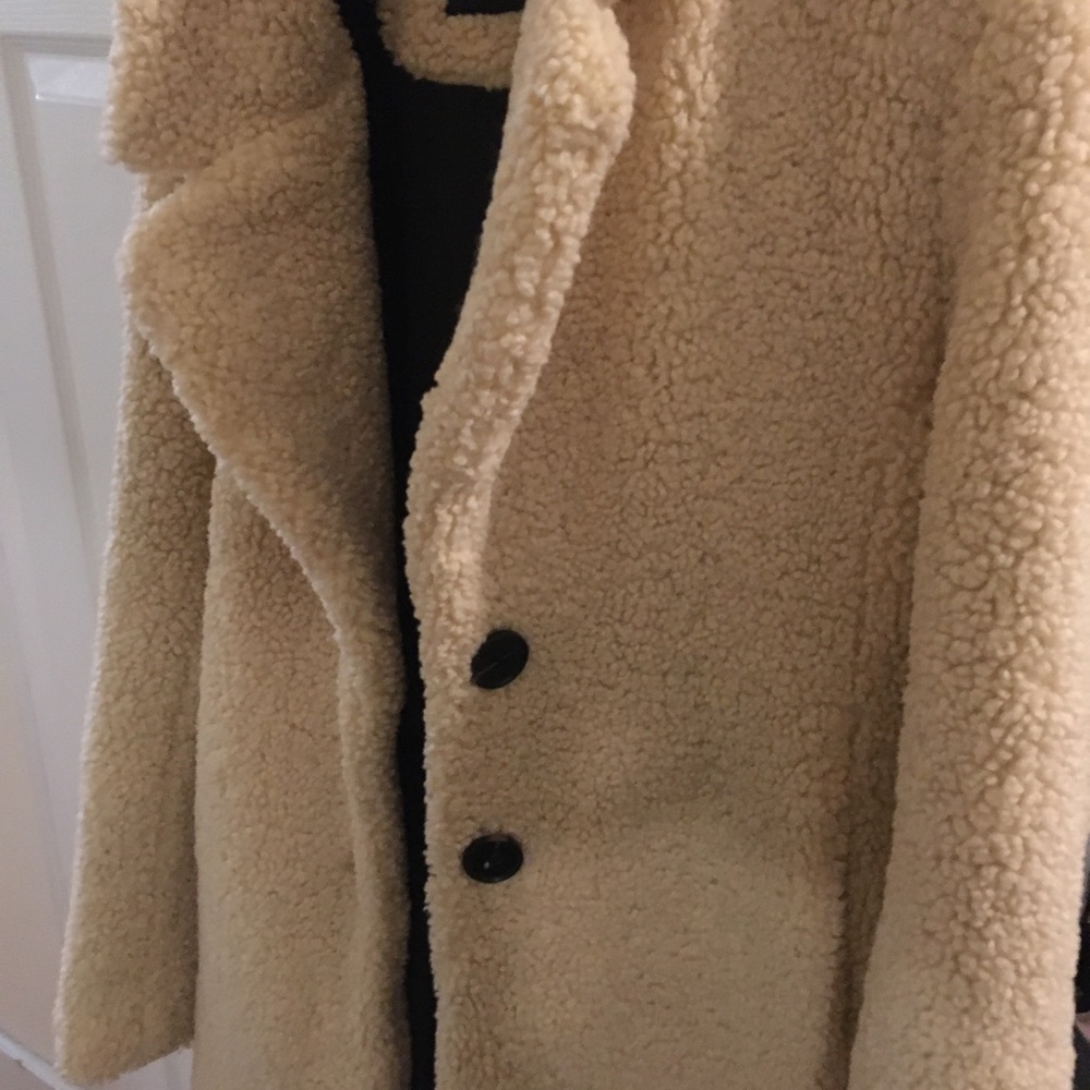 Size M Womens NWOT LC beige teddy coat w/ pockets